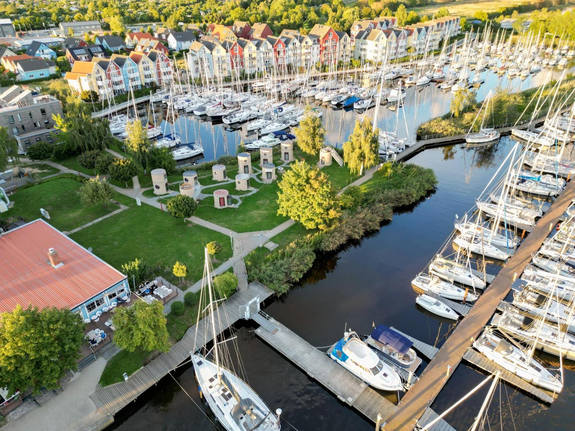 Slube Am Yachthafen Greifswald Hotel Exterior foto